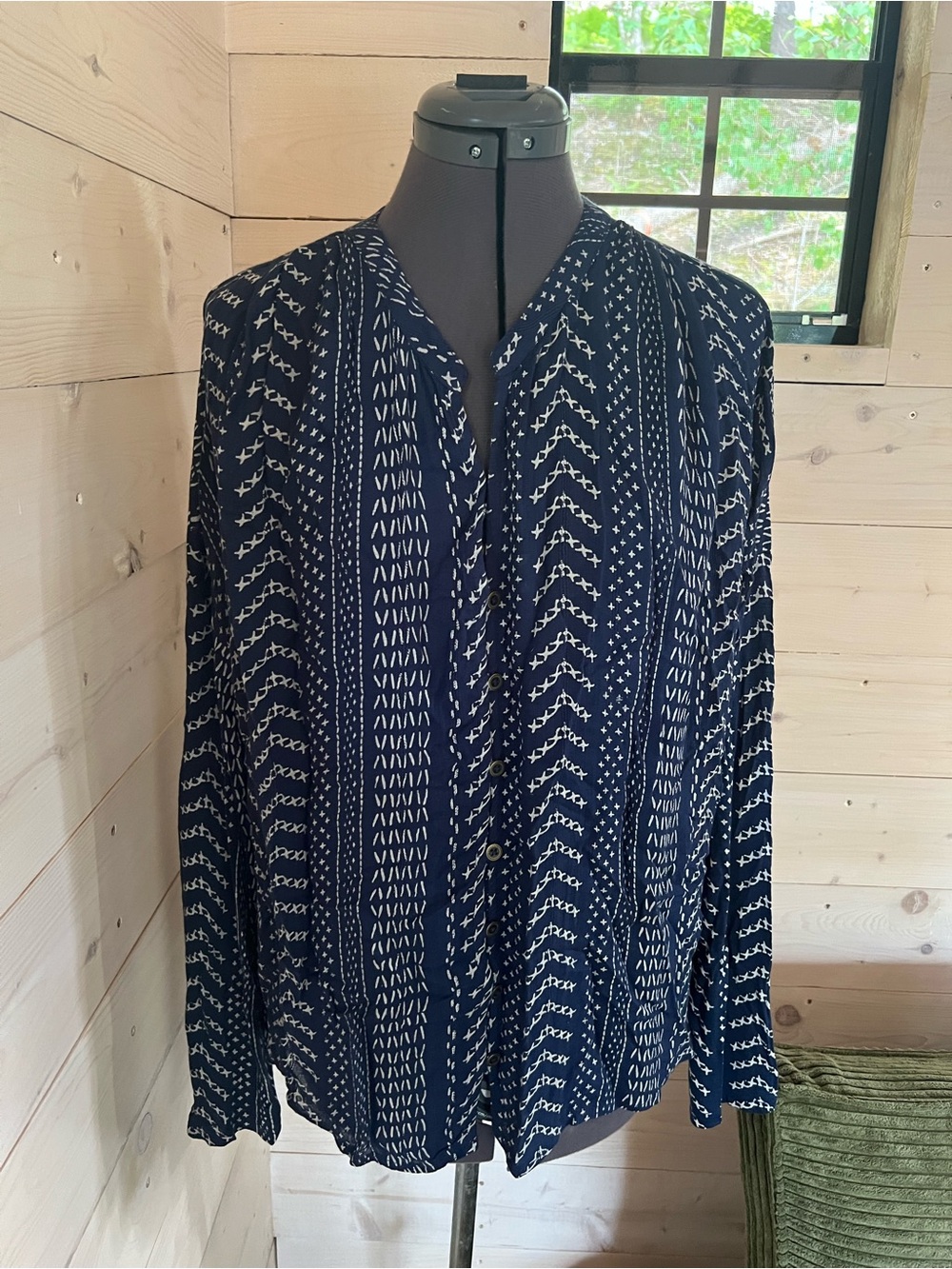Lucky Brand 🍀 Navy Blue Button-Front Patterned Blouse